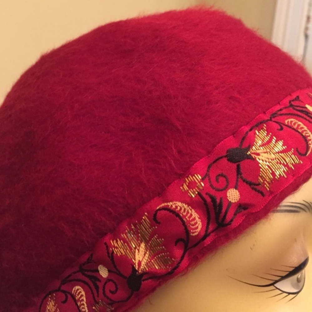 SMALL HEADS!! RED HAT W/BLK GOLD TRIM - Picture 2 of 4